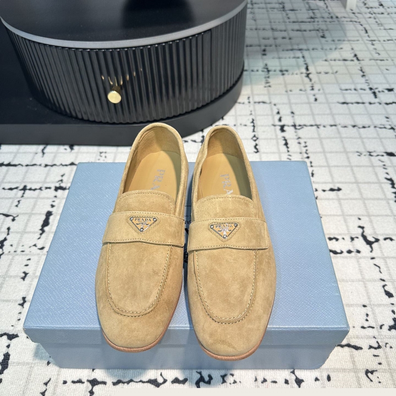 Pra*a leather shoes